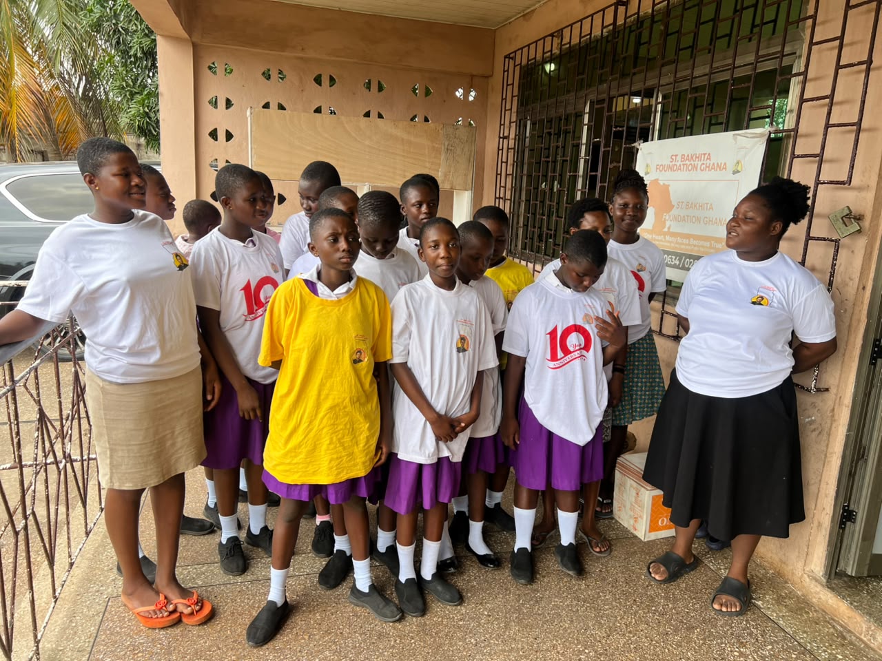 Girls of St. Bakhita Foundation Ghana with HOS Foundation representatives